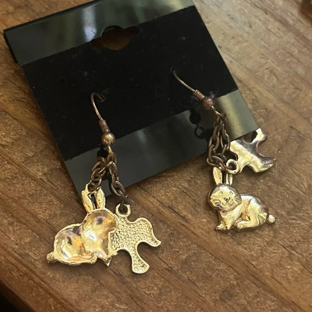 5/$45 Vintage Gold Tone Animal Charm Dangle Earrings bunnies and birds cute B2 - Picture 6 of 7
